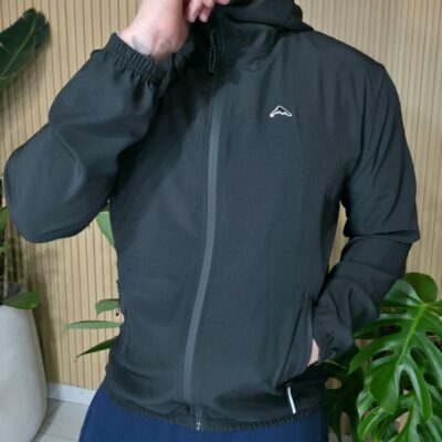 Campera rompeviento Hombre.